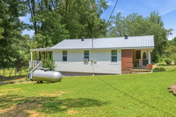 8120 Mount Carmel Rd, Decaturville, TN 38329
