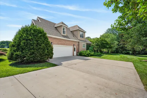 900 McClure Rd, Clarksville, TN 37040