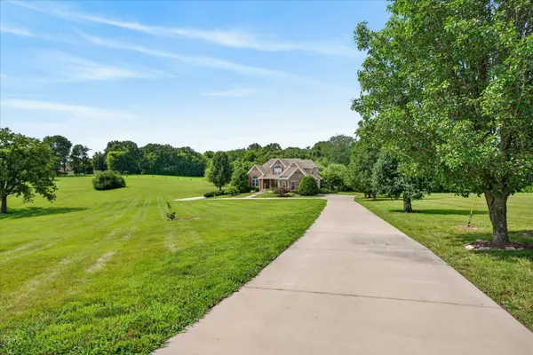 900 McClure Rd, Clarksville, TN 37040