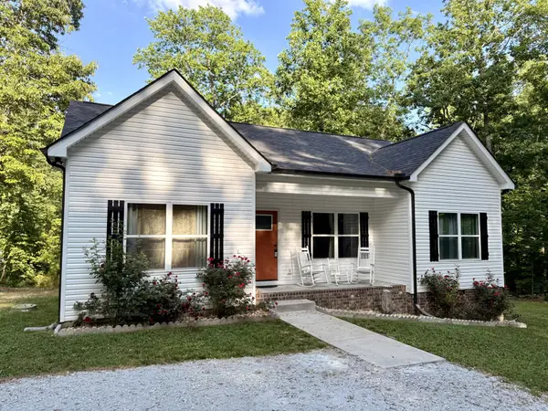 1021 Woodmont Dr, Dickson, TN 37055