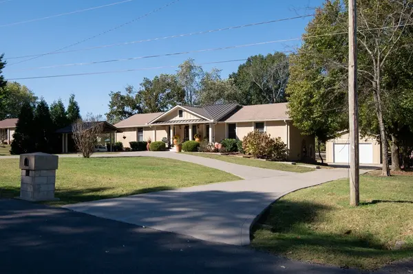 318 W Lee Etta Dr, Gallatin, TN 37066