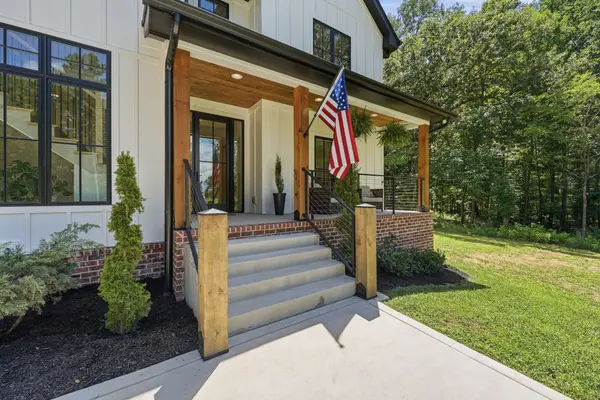 1038 Garton Rd, Burns, TN 37029