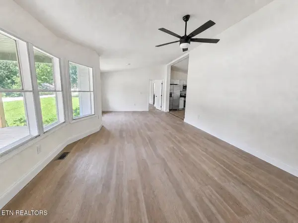 1035 Star Point Rd, Jamestown, TN 38556
