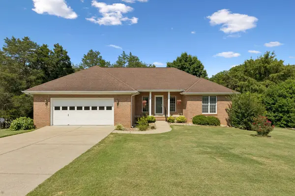 909 Greenview Dr, Fayetteville, TN 37334