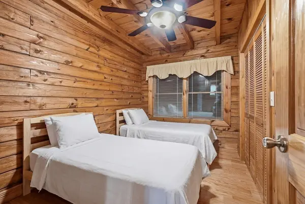 154 Parkview Dr, Byrdstown, TN 38549