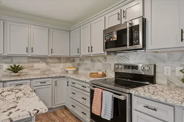 5009 Bonnameade Dr, Hermitage, TN 37076