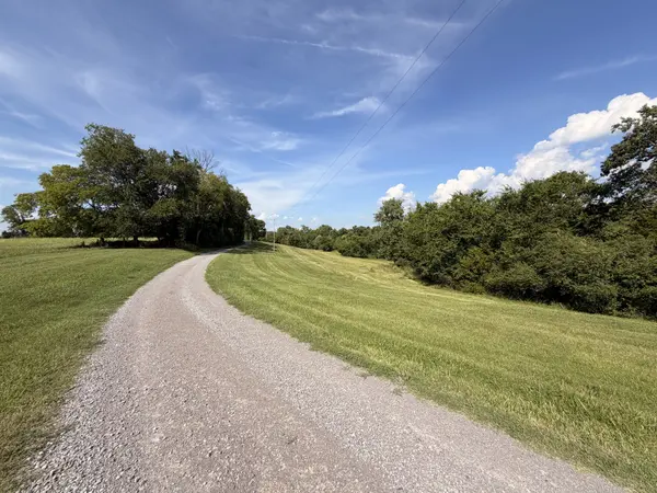 3905 Asbury Rd, Murfreesboro, TN 37129