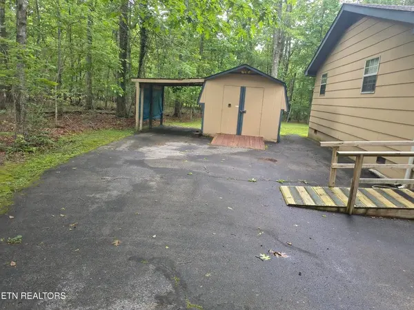 4007 Kato Dr, Crossville, TN 38572