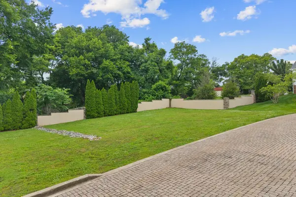 705 Halcyon Way, Columbia, TN 38401