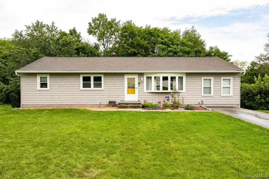5 Ardmore DR, Wappingers Falls, NY 12590