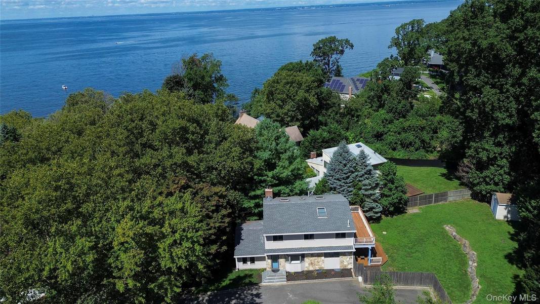16 Westview RD, Northport, NY 11768