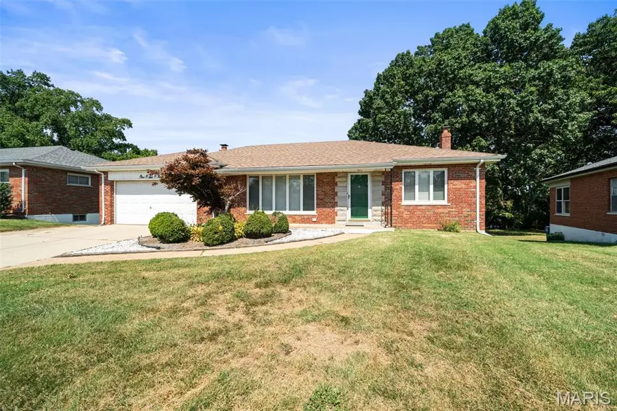 10609 Knollshire DR, Affton, MO 63123