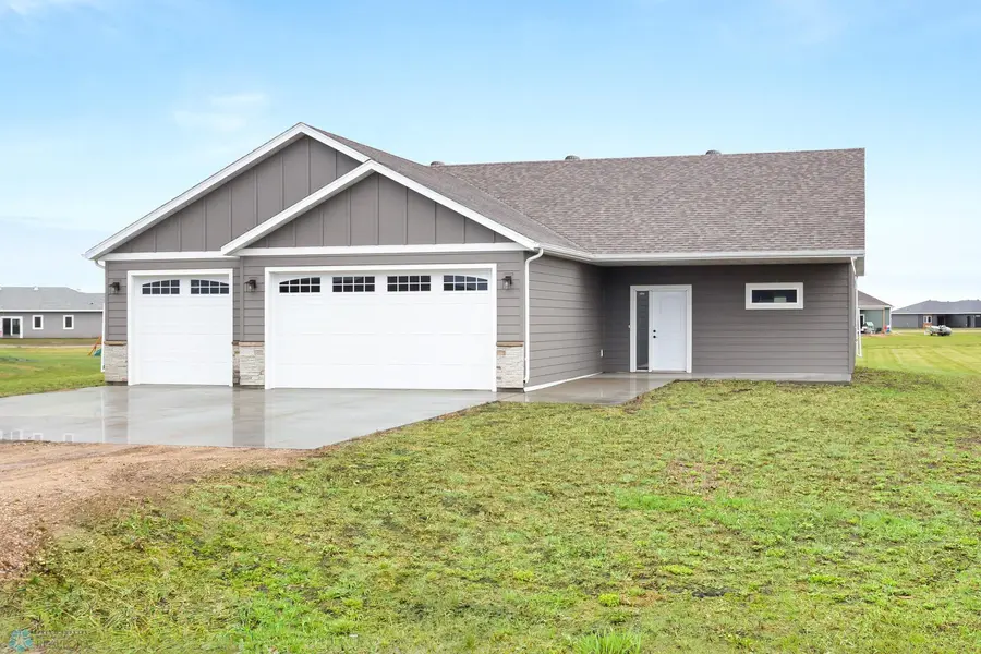 216 Laverne LN, Colfax, ND 58018