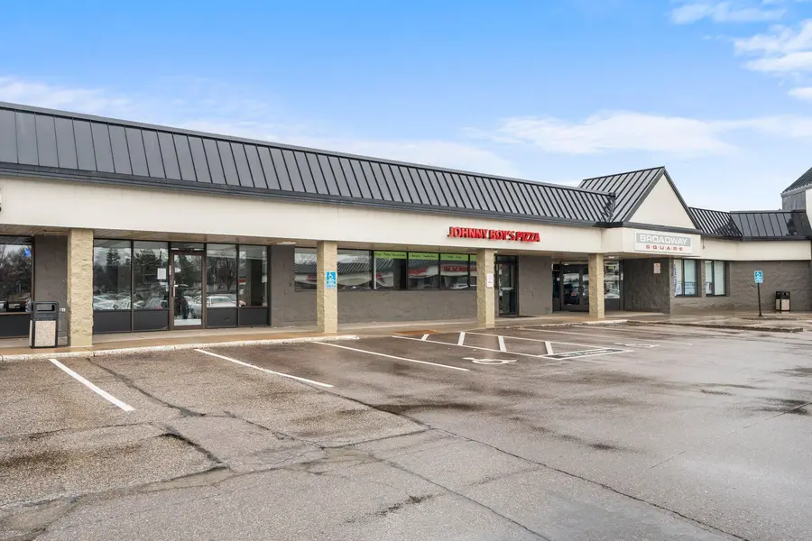 8401 W Broadway AVE, Brooklyn Park, MN 55445