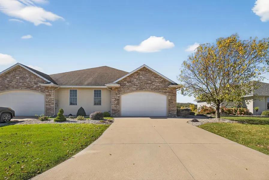727 Hidden Meadow LN, Lake City, MN 55041