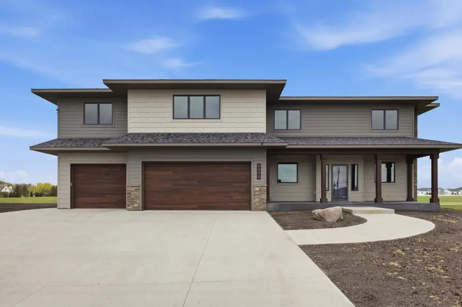 6490 Selkirk DR S, Fargo, ND 58104