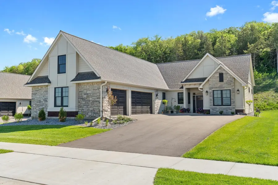 2359 Sydney LN, Hudson, WI 54016