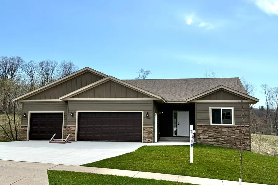2804 Oak Lawn DR, Northfield, MN 55057