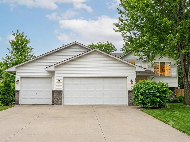 833 S Walnut ST, Belle Plaine, MN 56011