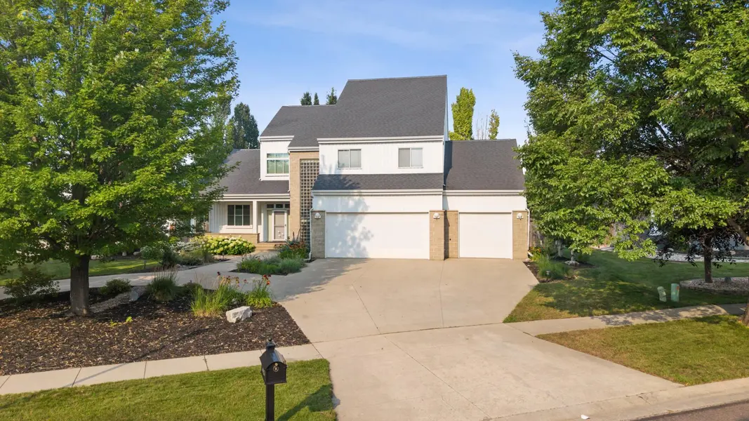 5027 Rose Creek Pkwy S, Fargo, ND 58104