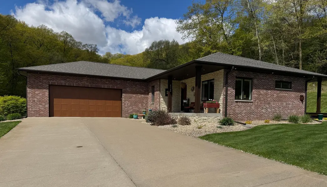 2760 Oakhurst DR, Lake City, MN 55041