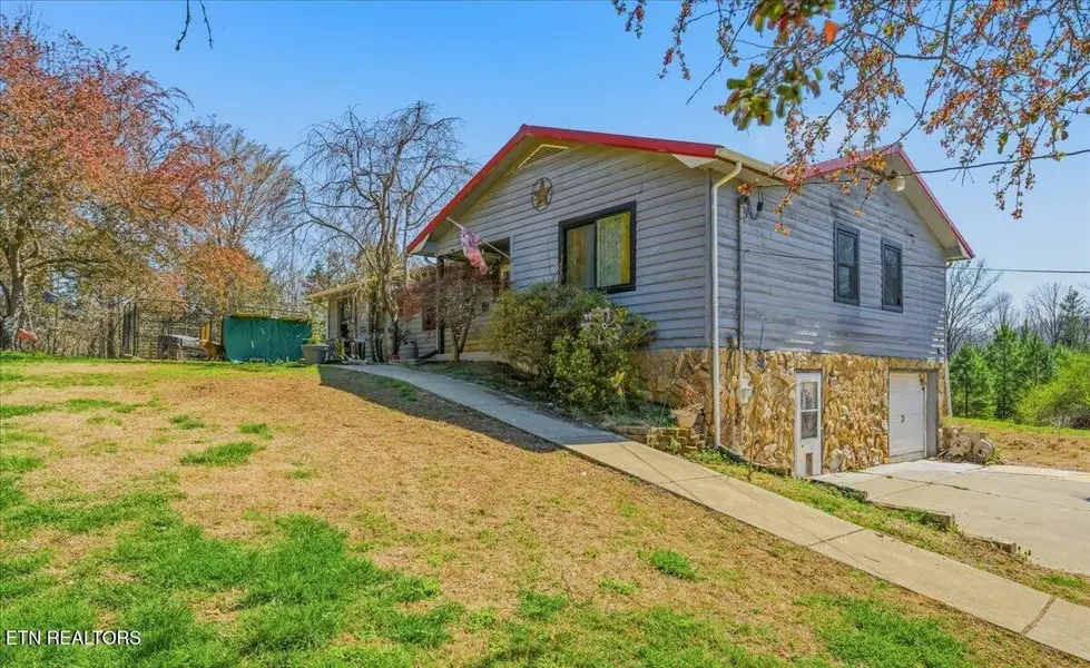 1144 Rocky Springs Rd, Madisonville, TN 37354