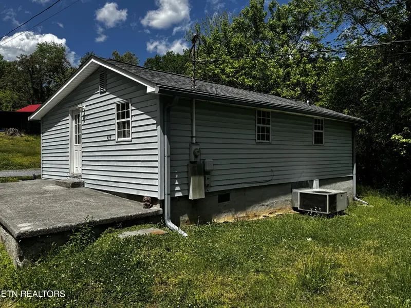 409 Jarnigan St, Clinton, TN 37716