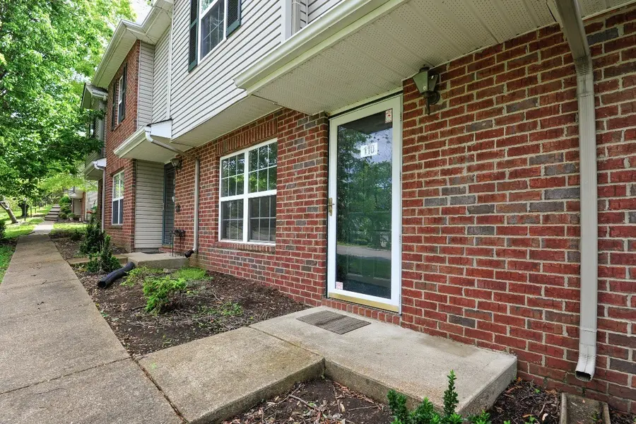110 Waterview Dr, Hendersonville, TN 37075