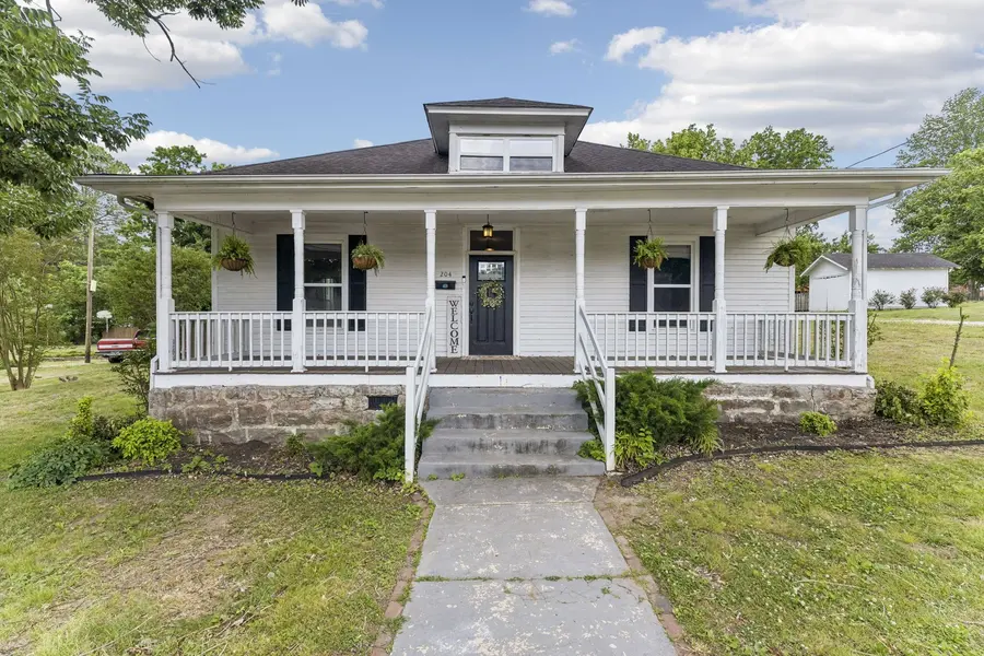 204 Jefferson Ave #E, Carthage, TN 37030
