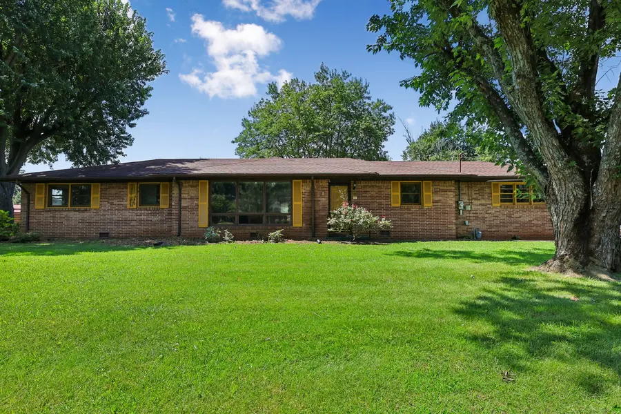 203 Kelly Dr, Decherd, TN 37324