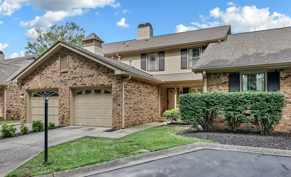 320 Kingswood Ct, Clarksville, TN 37043