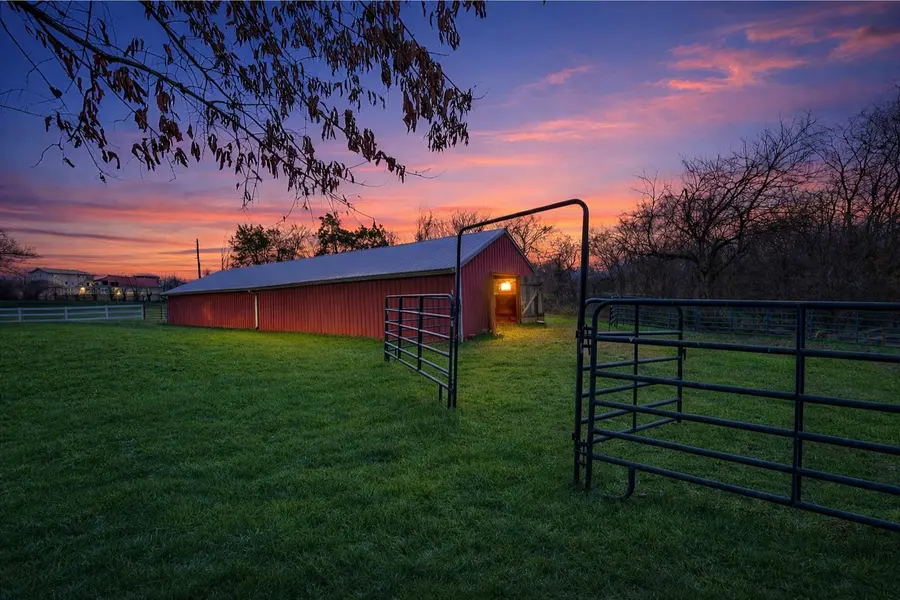3212 Marthas Chapel Rd, Cunningham, TN 37052