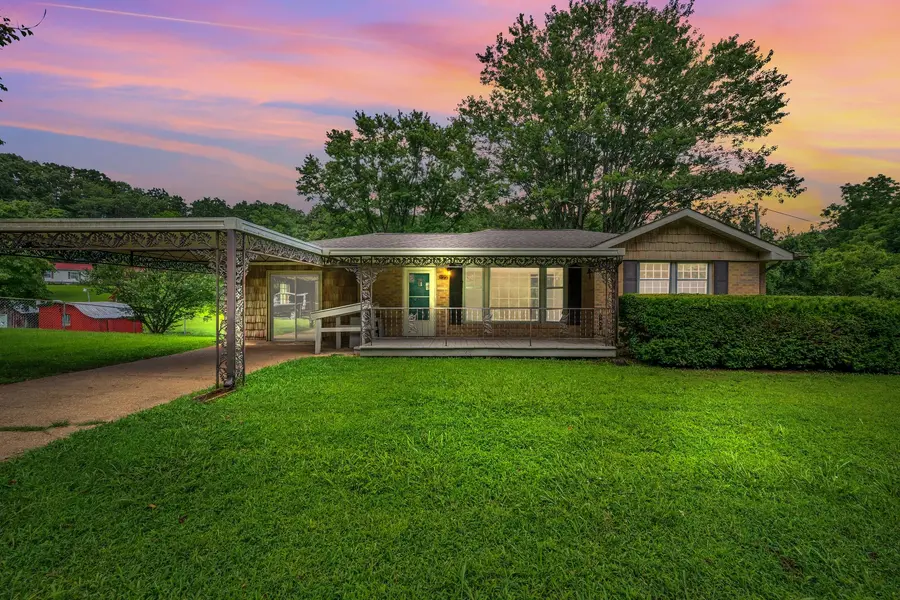 122 Tracy Academy St, Charlotte, TN 37036