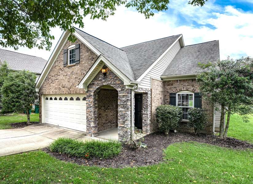2005 McCrory Pl, Spring Hill, TN 37174