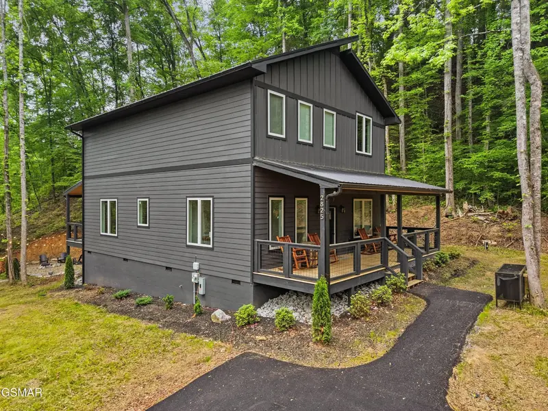 2825 Whisper Creek Lane, Sevierville, TN 37862