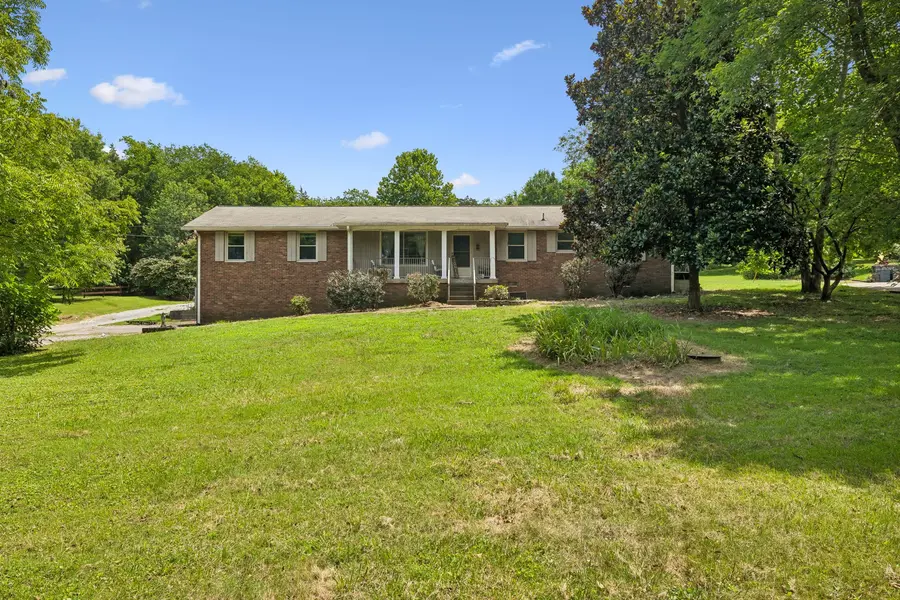 1041 Forest Harbor Dr, Hendersonville, TN 37075