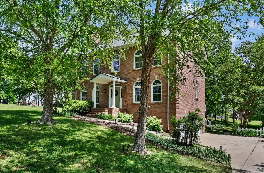 930 Doe Run Ct, Adams, TN 37010