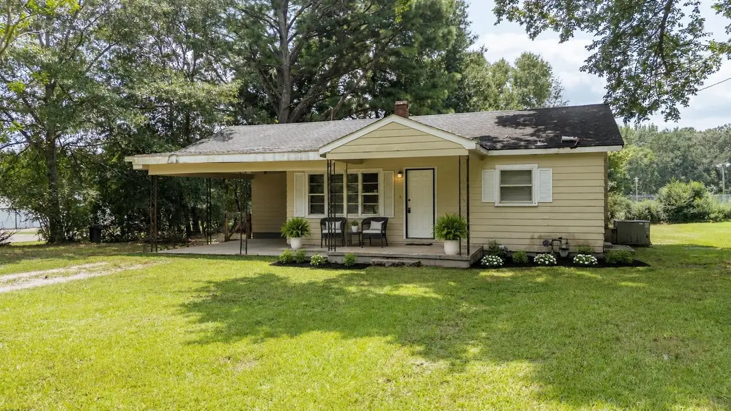 114 S PARKWAY AVE, Bethel Springs, TN 38315