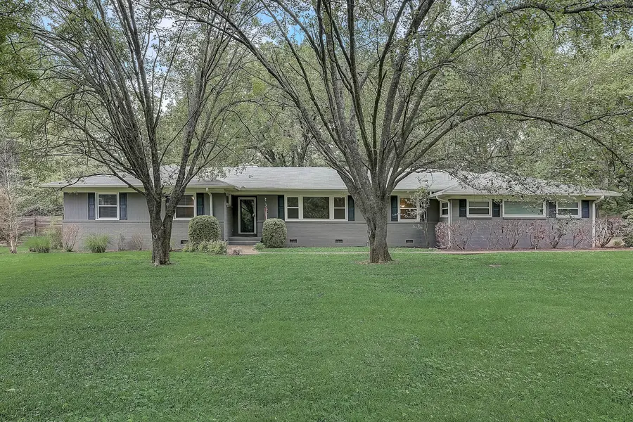 808 Battery Ln, Nashville, TN 37220