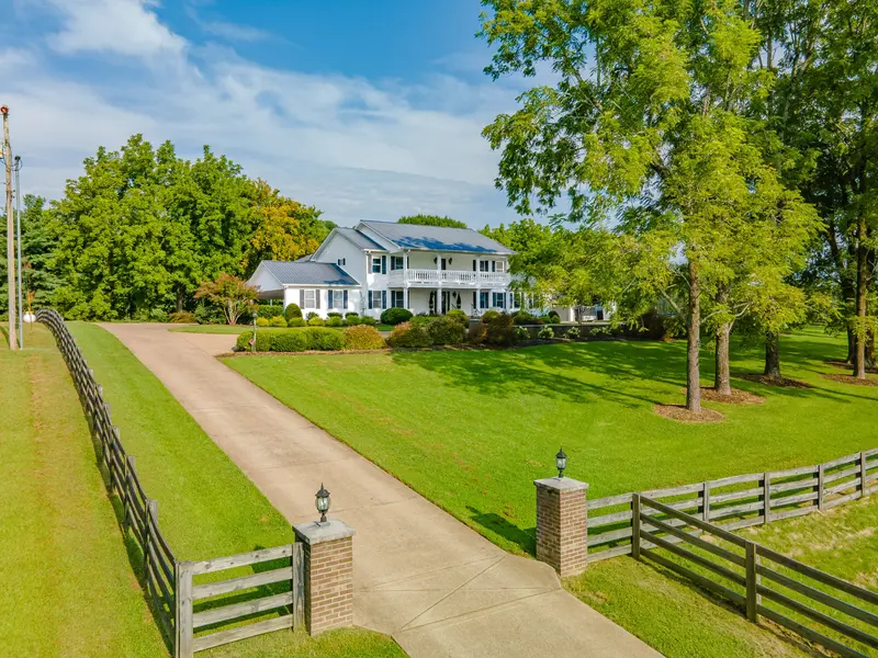 4000 Cantebury Dr, Culleoka, TN 38451