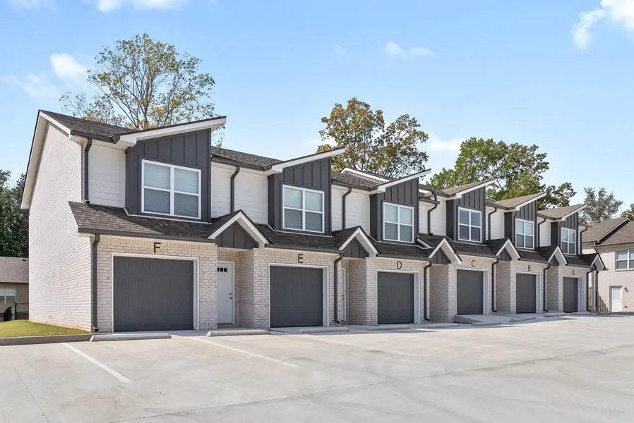 305 Longshadow Trl #E, Clarksville, TN 37043