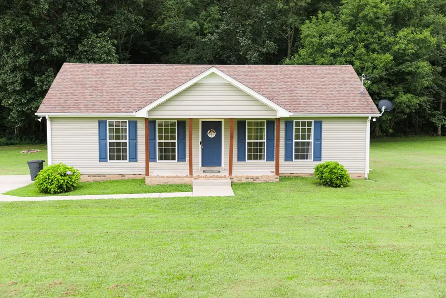 1421 Saint Paul Rd, Charlotte, TN 37036