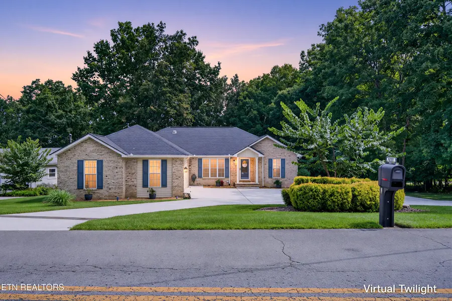 8707 Cherokee Tr, Crossville, TN 38572