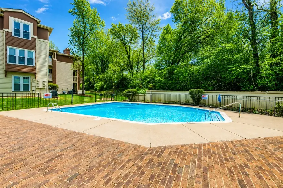 282 Hillsboro Pl, Nashville, TN 37215