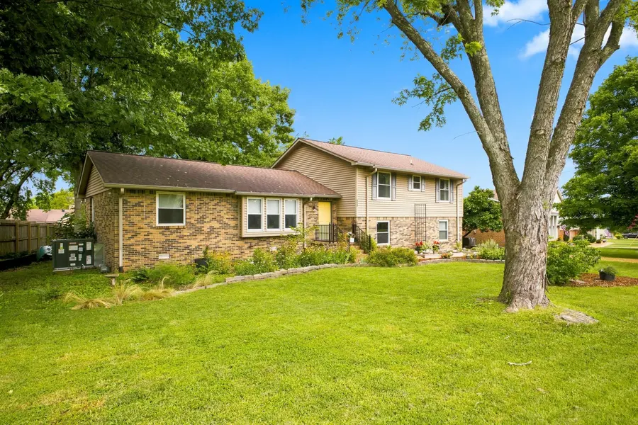 272 Clearlake Dr #W, Nashville, TN 37217