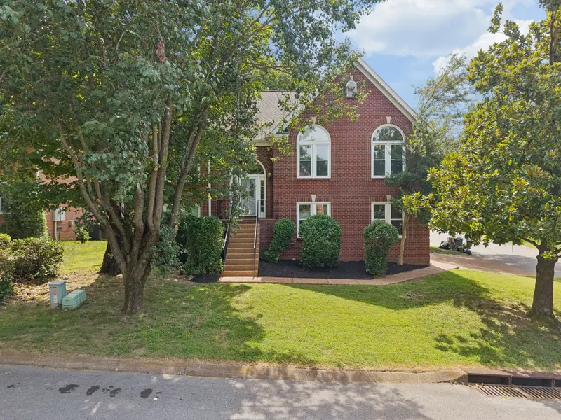 5301 Mast Pt, Hermitage, TN 37076