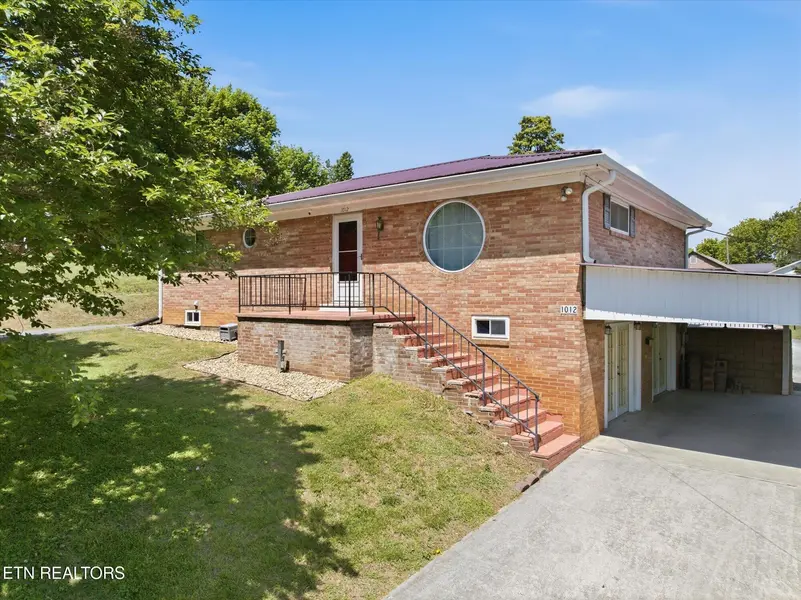 1012 Bennett St, Sweetwater, TN 37874