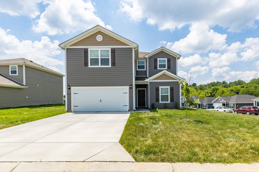 2559 Queen Bee Dr, Columbia, TN 38401