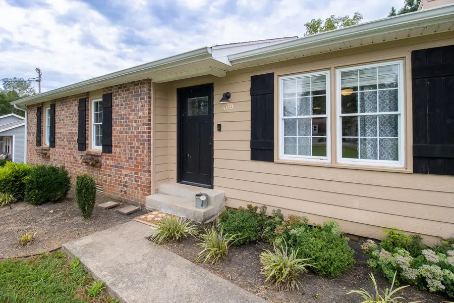 409 Sunnybrook Dr, White House, TN 37188