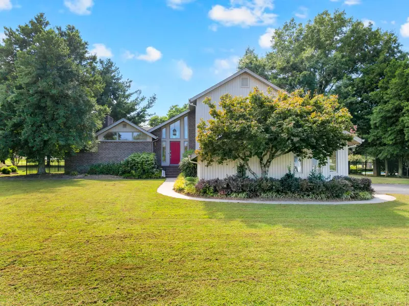 203 Kingsridge Blvd, Tullahoma, TN 37388